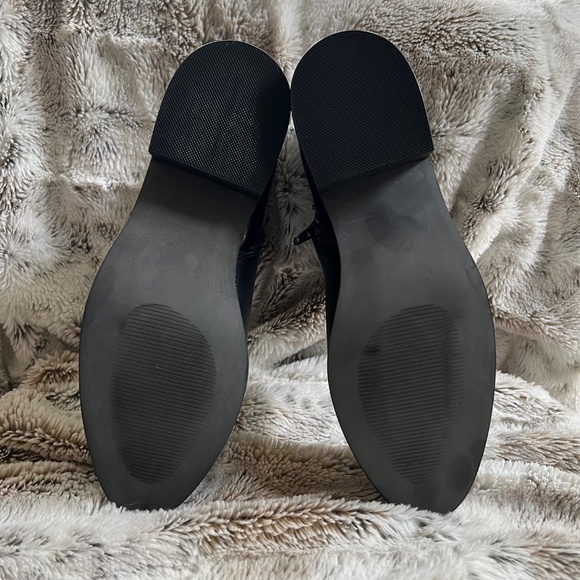 NWT Black Ankle Boots with Gold Accent Size 6 - Picture 10 of 12